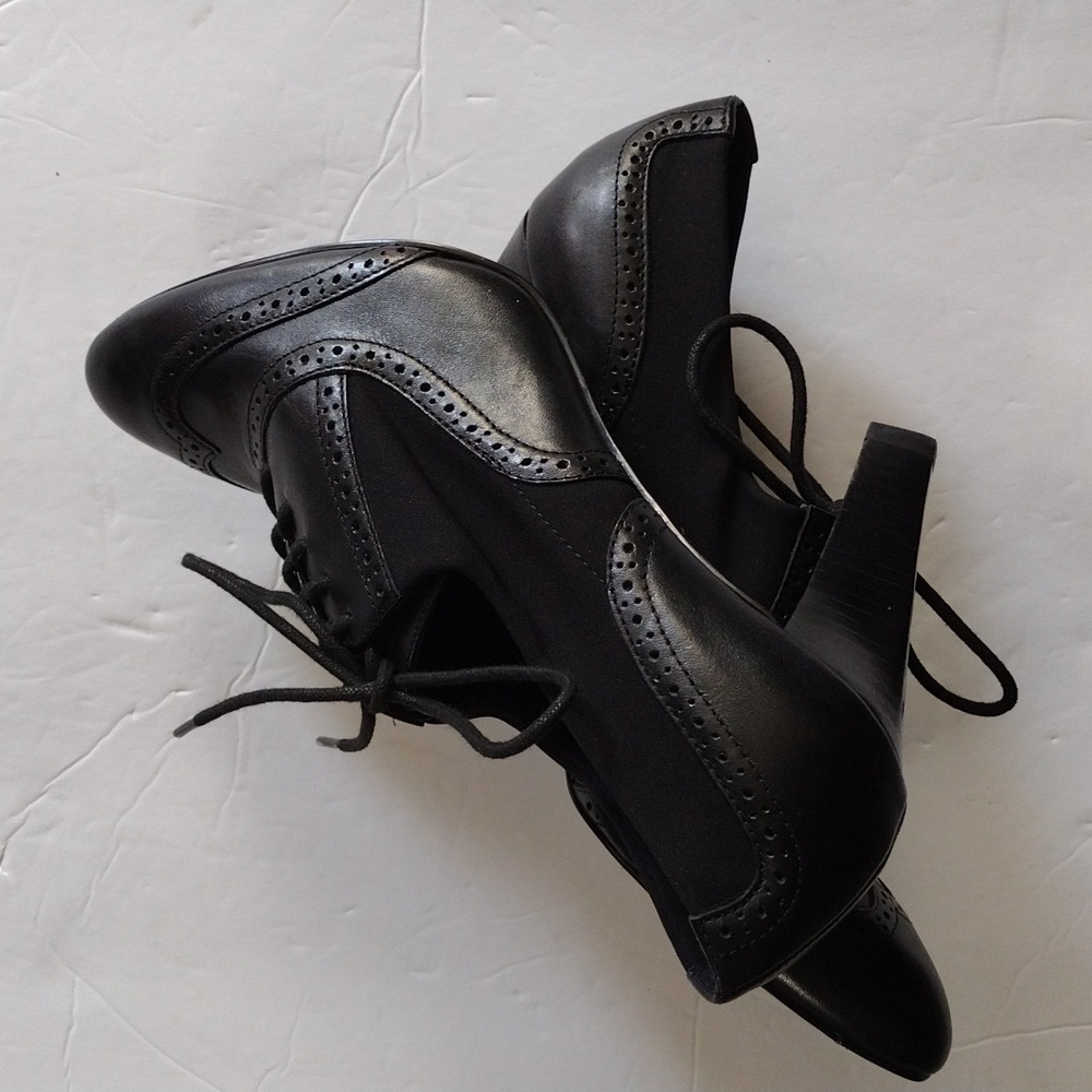 Ellen Tracy Black Lace Up Oxford Booties NEW | Size 9…. Fit like 8/8.5 - Picture 10 of 10